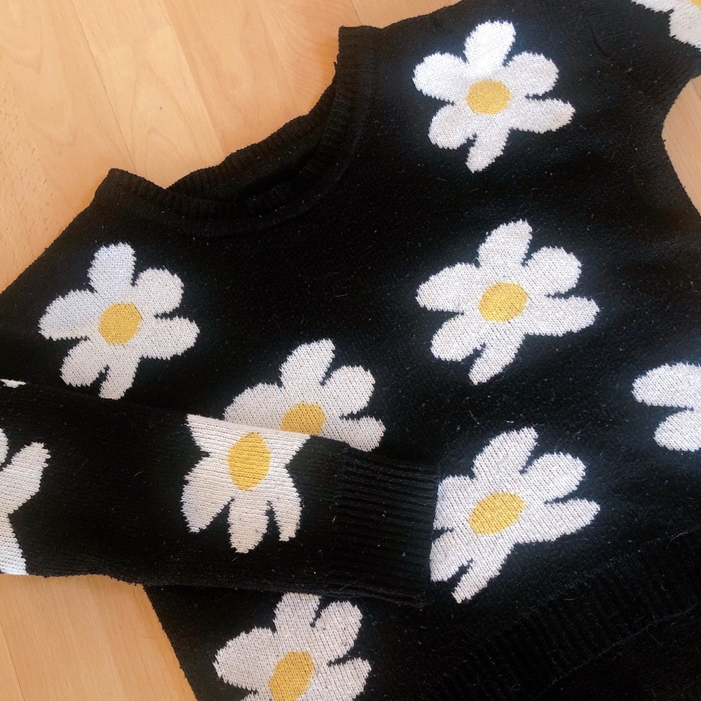 Floral Daisies Sweater ✨🌼 Daisy Knit Fall Winter